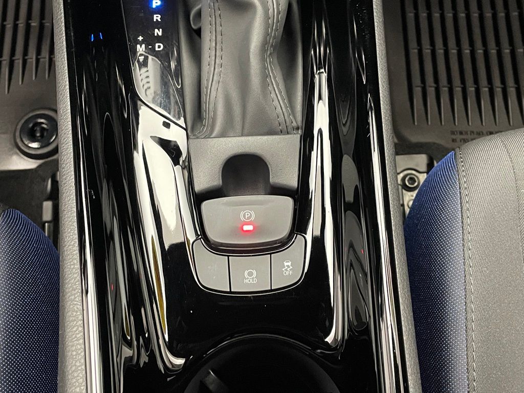 2020 Toyota C-HR XLE 28
