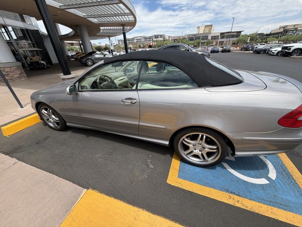 Thumbnail: 2008 Mercedes-Benz CLK - 16