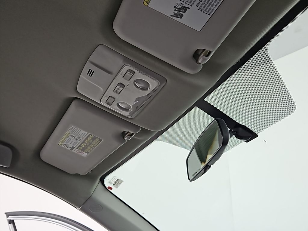 Thumbnail: 2015 Toyota RAV4 - 17