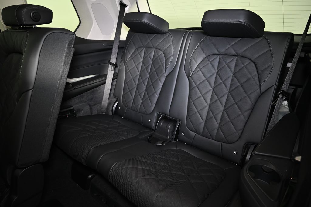 Thumbnail: 2026 BMW X7 - 26