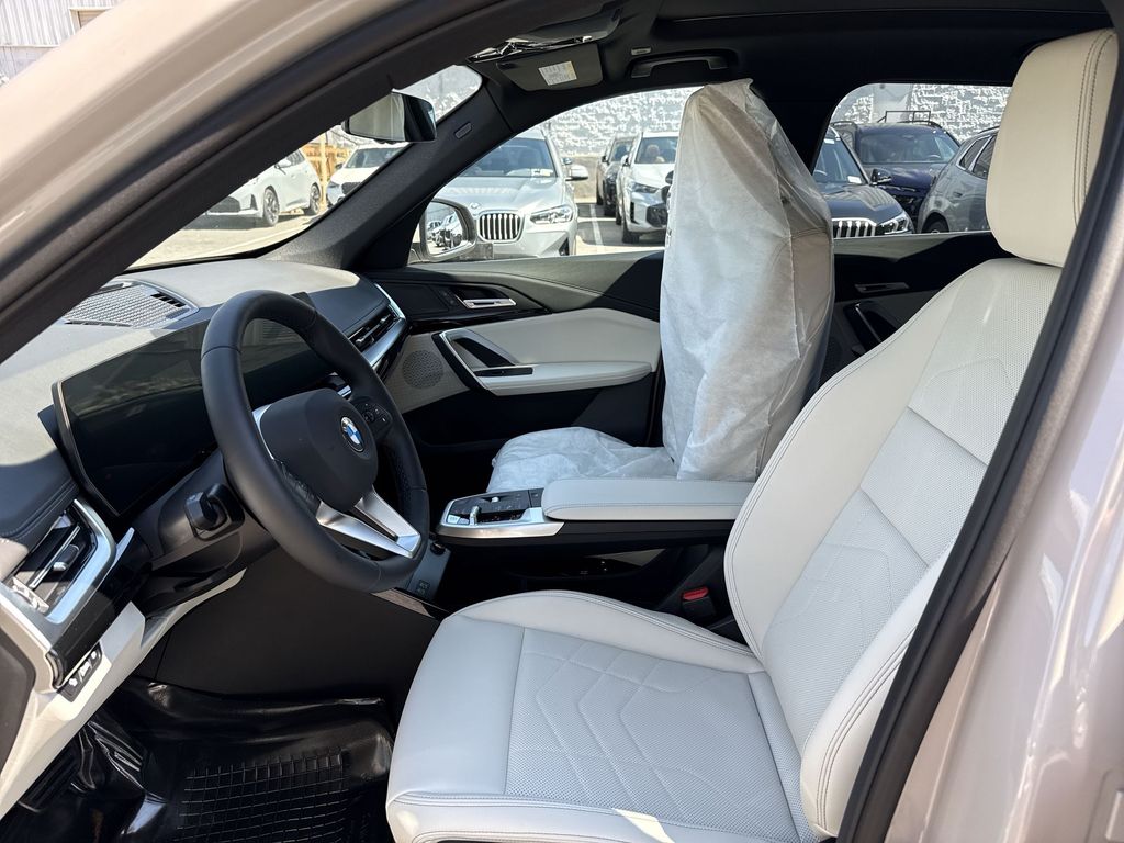 Thumbnail: 2027 BMW X1 - 11