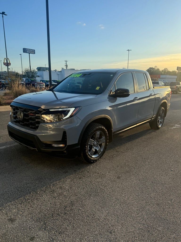 View vehicle photo 2