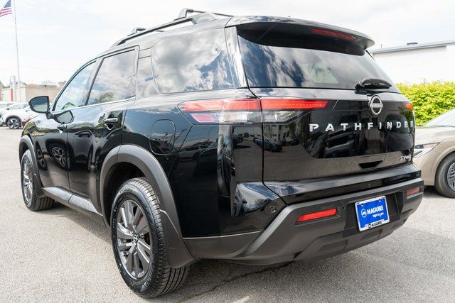 2022 Nissan Pathfinder SV - 7