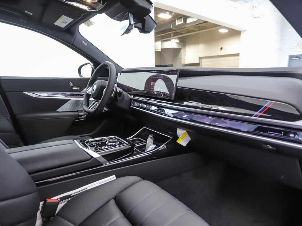 Thumbnail: 2025 BMW 7 Series - 31
