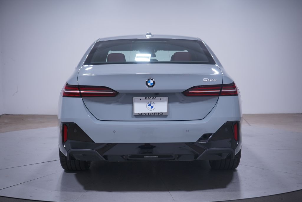 Thumbnail: 2025 BMW 5 Series - 5