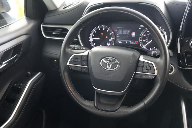 2024 Toyota Highlander XLE Midnight Black Metallic - Grieco Acura - Image 11