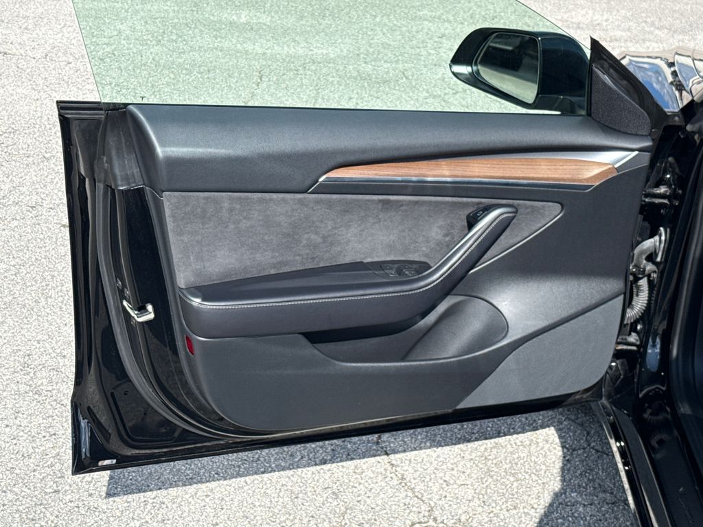 Used 2022  Tesla Long Range image 13