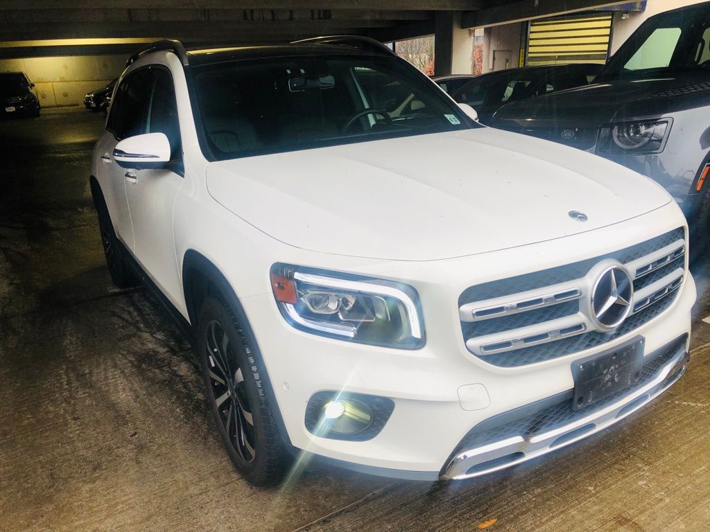 Thumbnail: 2022 Mercedes-Benz GLB - 3