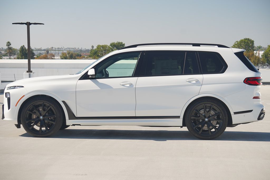 Thumbnail: 2026 BMW X7 - 4
