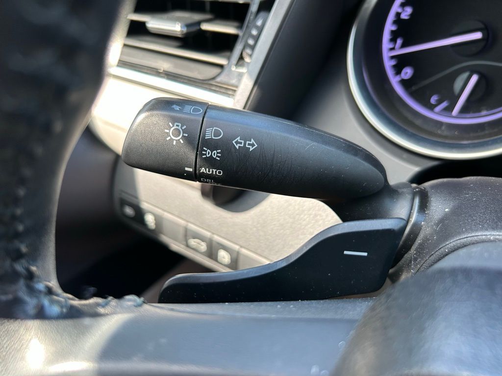 Thumbnail: 2018 Toyota Camry - 22