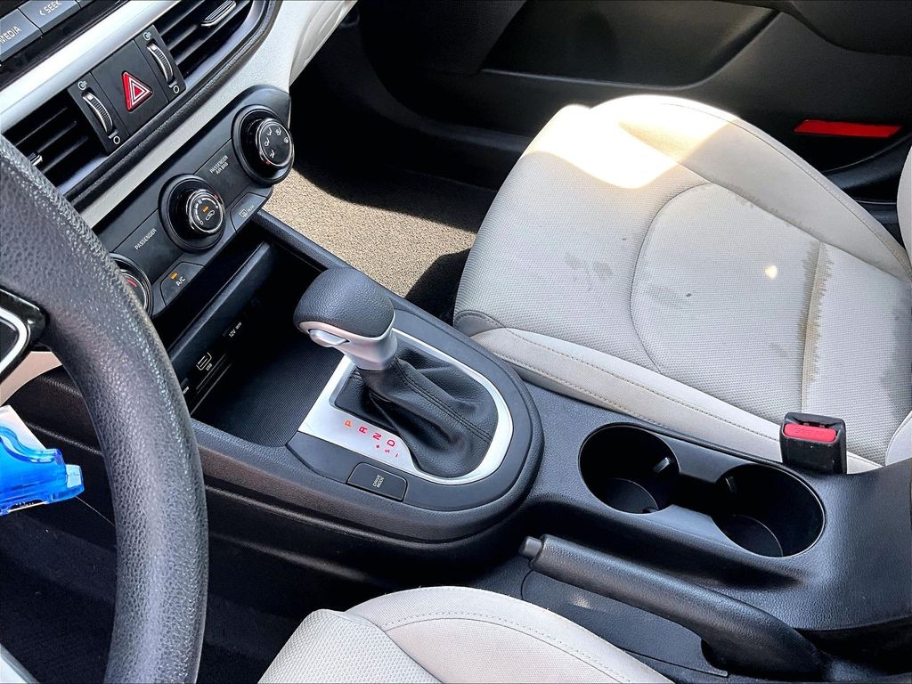 2023 Kia Forte — photo 20