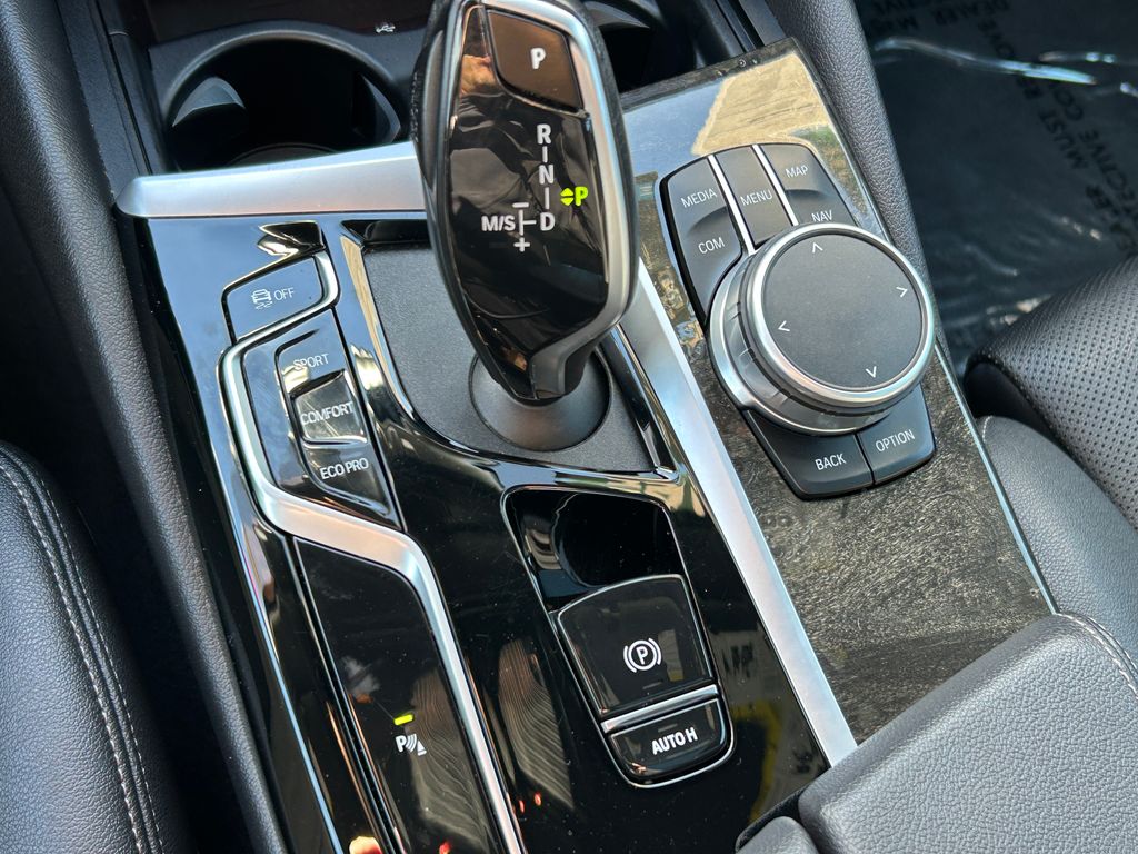 Thumbnail: 2022 BMW 5 Series - 27