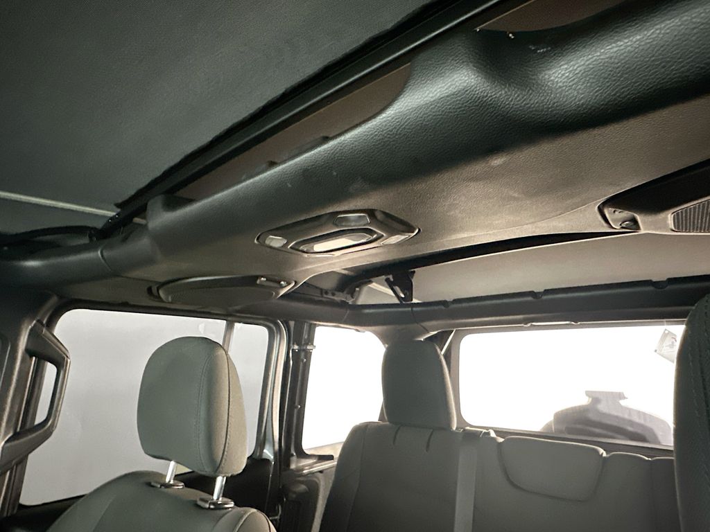 Used 2022 Gray Jeep Unlimited Sport S image 21