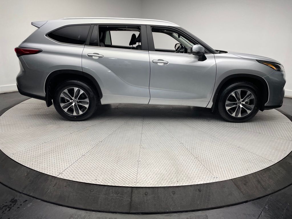 2023 Toyota Highlander XLE 4