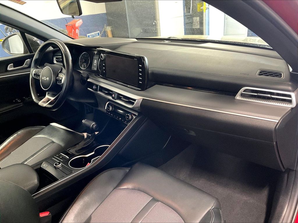 2022 Kia K5 — photo 14