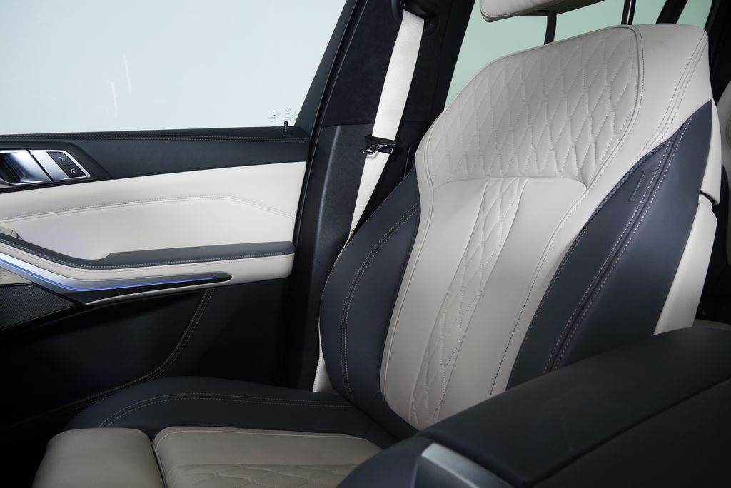 Thumbnail: 2023 BMW X7 - 30