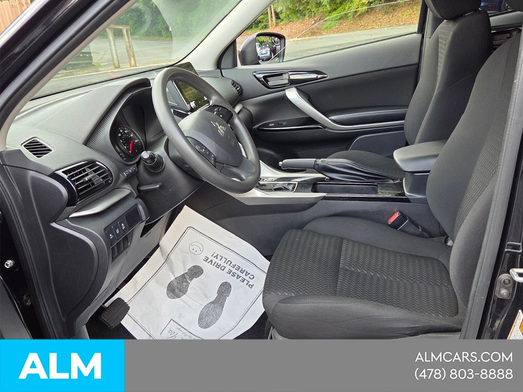 Used 2024 Gray Mitsubishi LE image 13