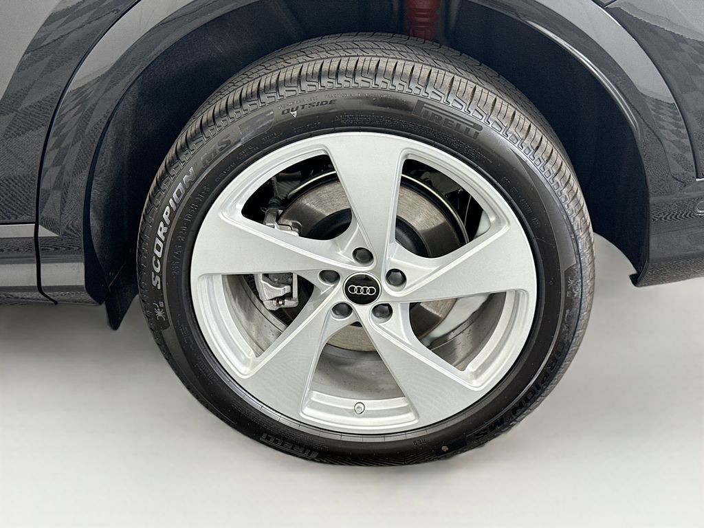 Thumbnail: 2025 Audi Q5 - 30