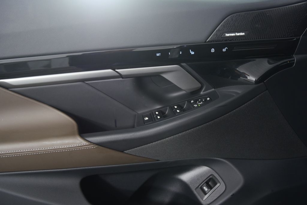 Thumbnail: 2025 BMW 5 Series - 8