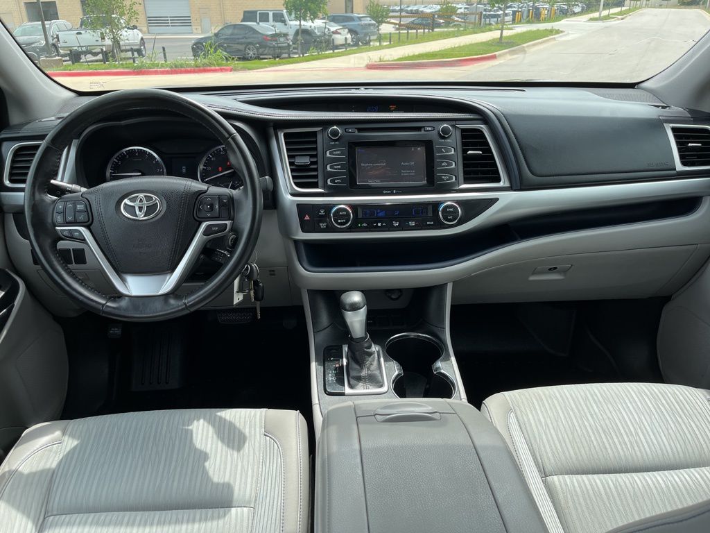 2015 Toyota Highlander  16