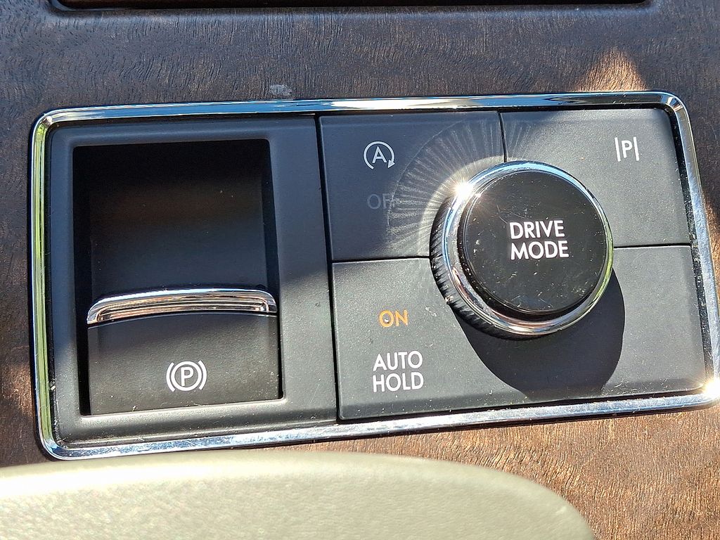 Thumbnail: 2022 Lincoln Navigator - 24