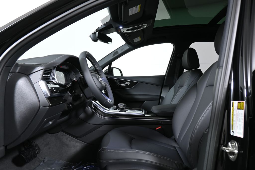 Thumbnail: 2026 Audi Q7 - 3