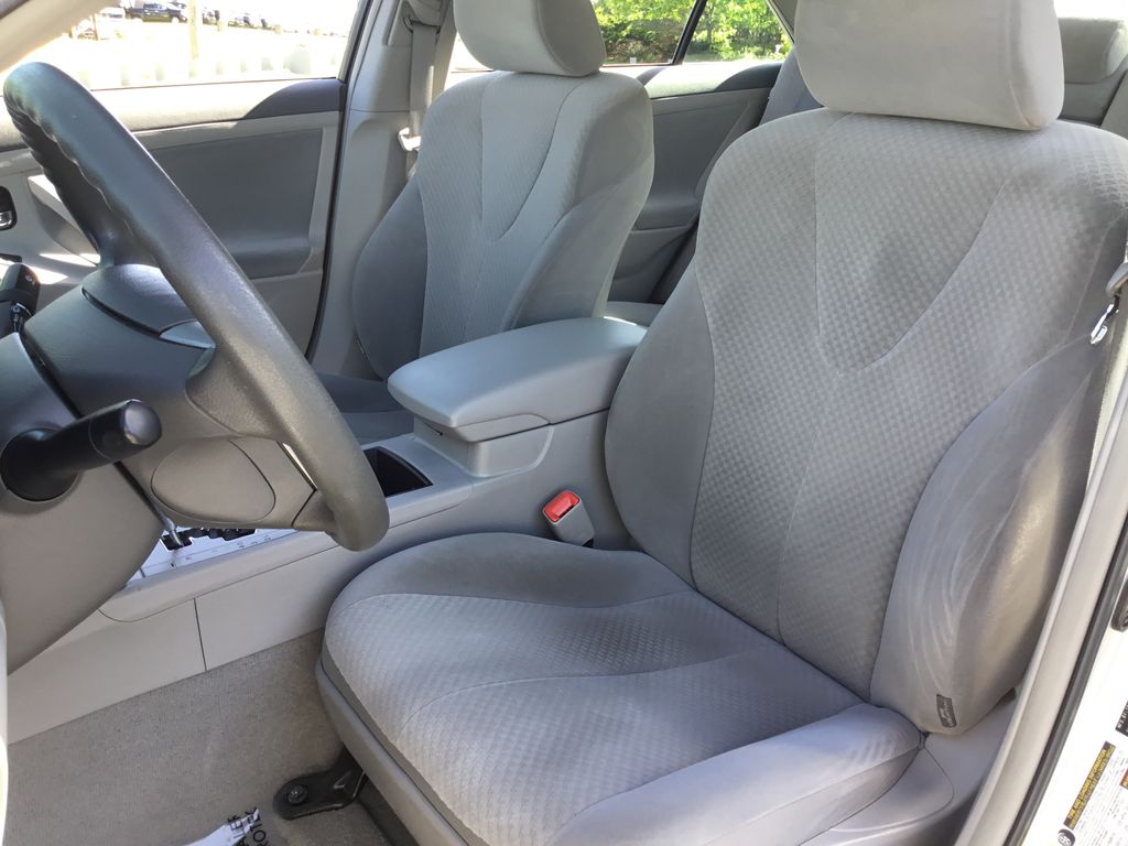 2009 Toyota Camry LE 11