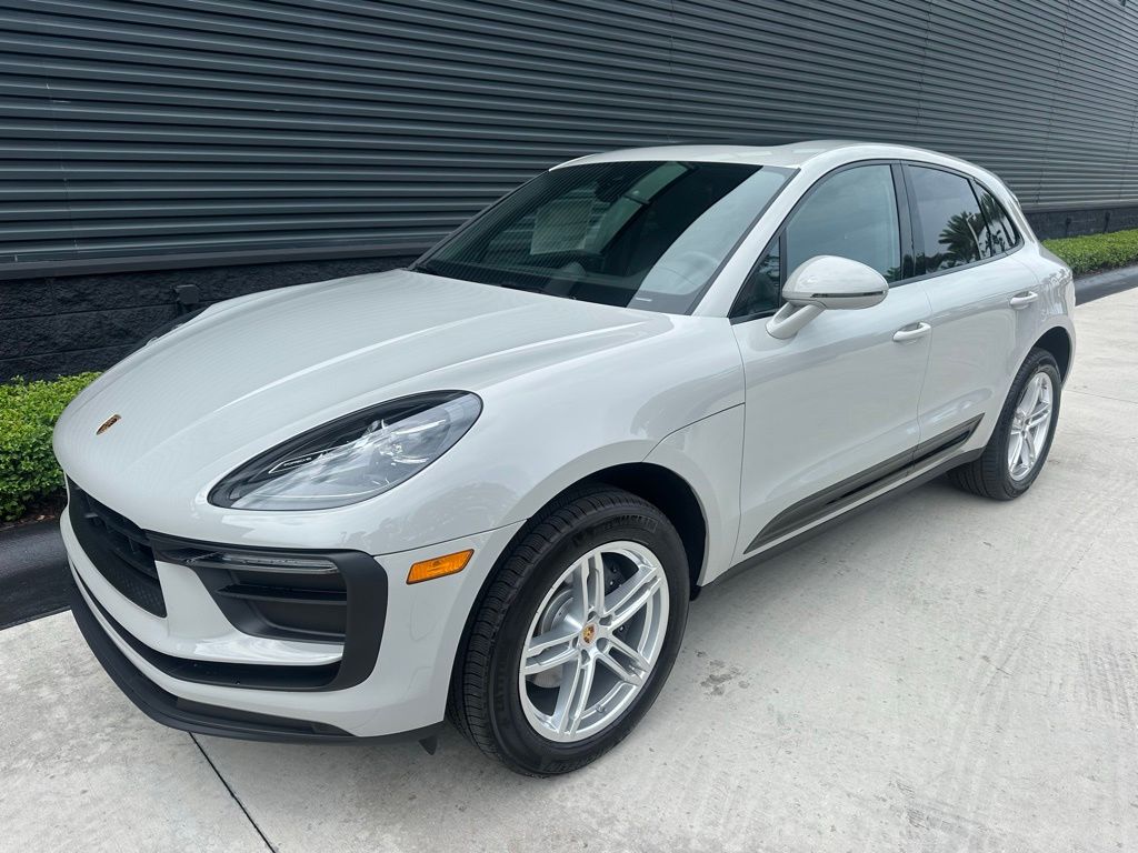 Thumbnail: 2026 Porsche Macan - 7