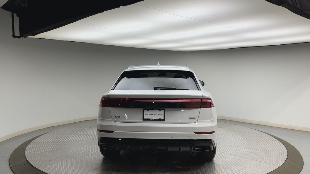 Thumbnail: 2026 Audi Q8 - 3