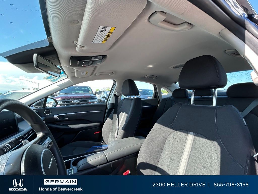 Used 2025 Black Hyundai SEL image 16