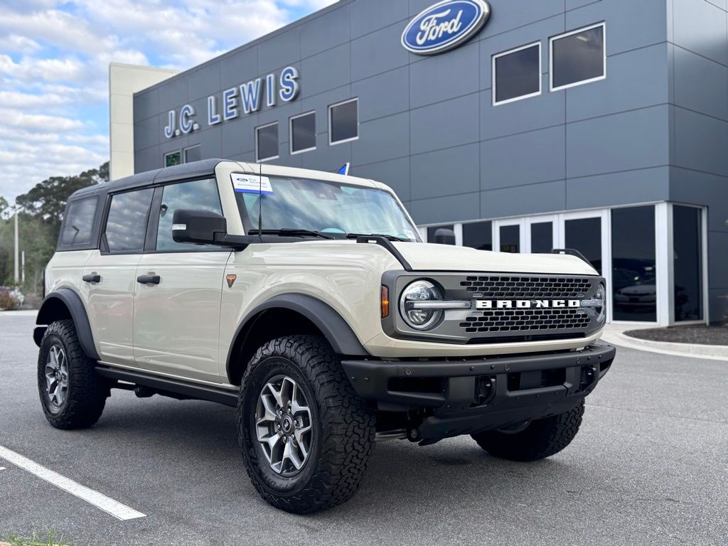 Desert Sand 2025 Ford Bronco Badlands 4-Door 4WD SUV / Crossover Four-Wheel Drive Automatic