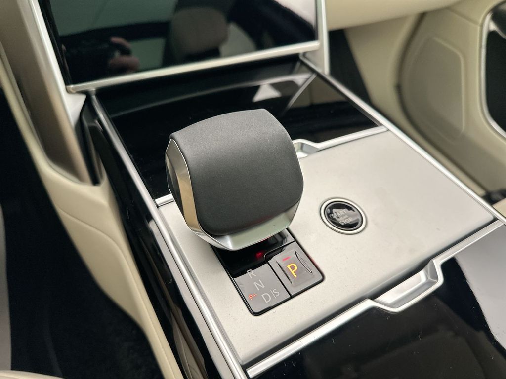 Thumbnail: 2025 Land Rover Range Rover - 17