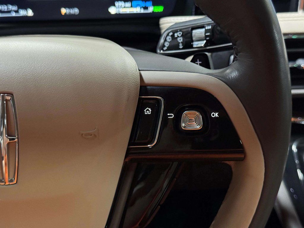 Certified Used 2022 Ceramic Pearl Metallic Tri-Coat Lincoln Grand Touring image 13