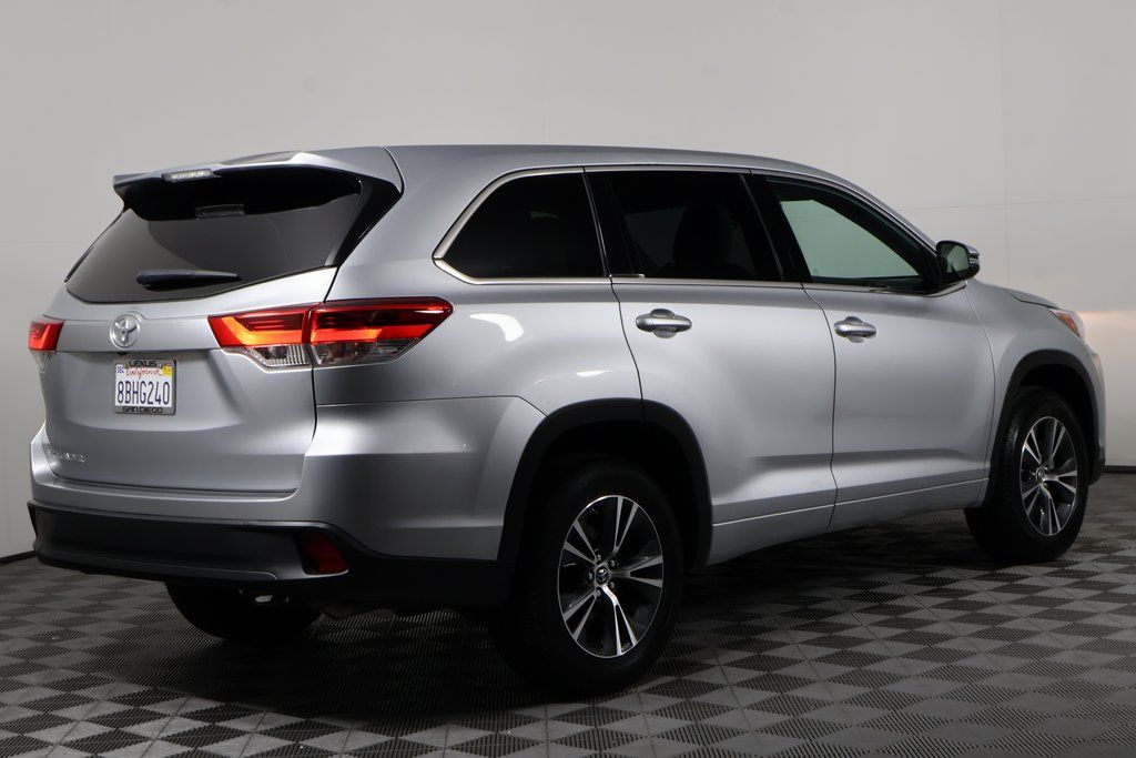 Thumbnail: 2018 Toyota Highlander - 4