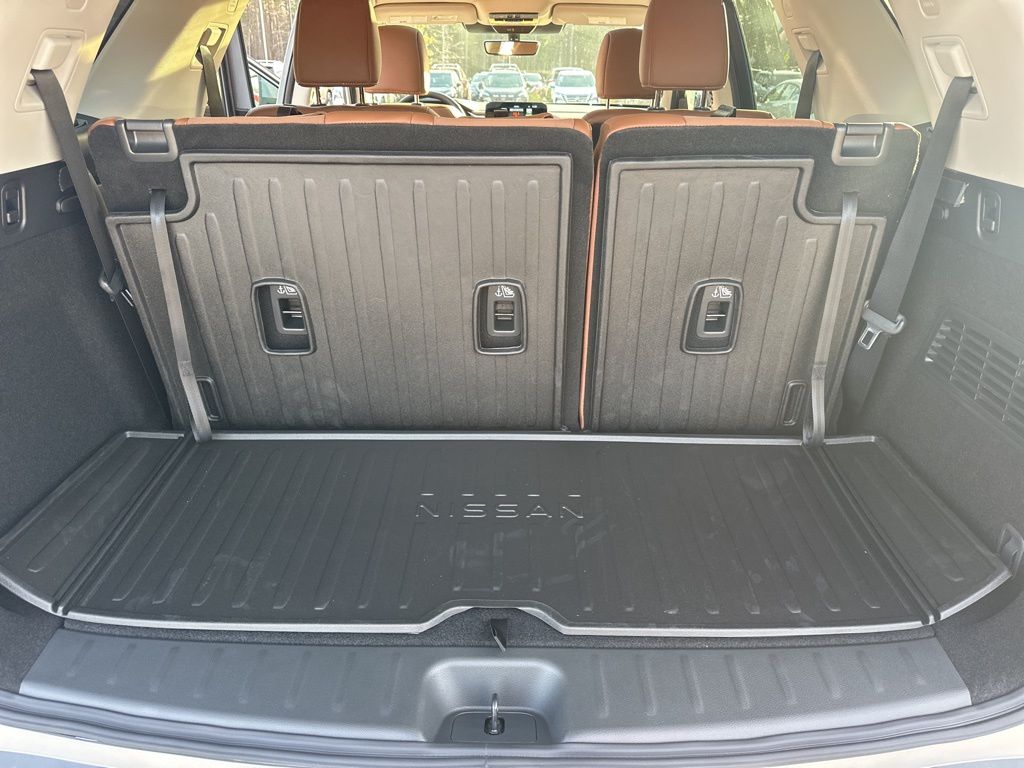 2025 Boulder Gray Pearl Nissan Pathfinder Platinum FWD SUV
