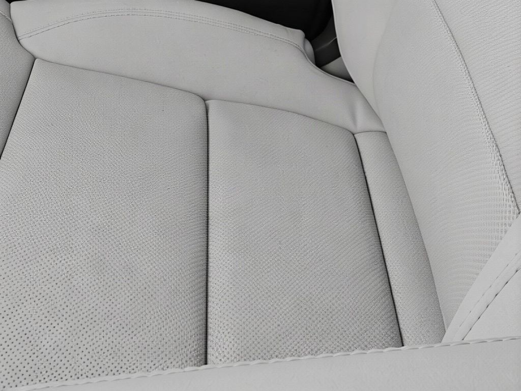 New 2027 Star White Metallic Tri-Coat Ford MAX Platinum image 18