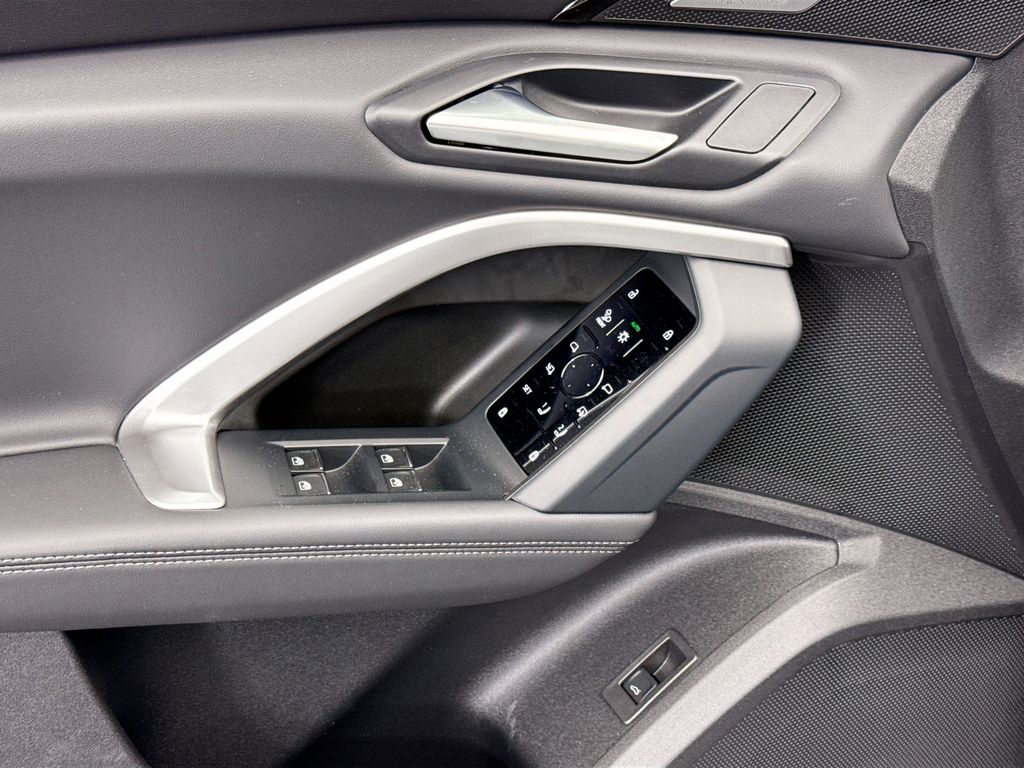 Thumbnail: 2025 Audi Q5 - 23