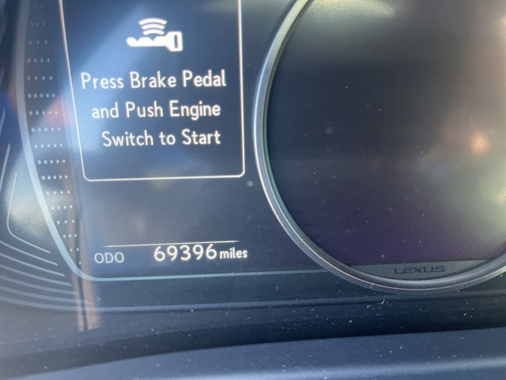 Thumbnail: 2022 Lexus UX - 5