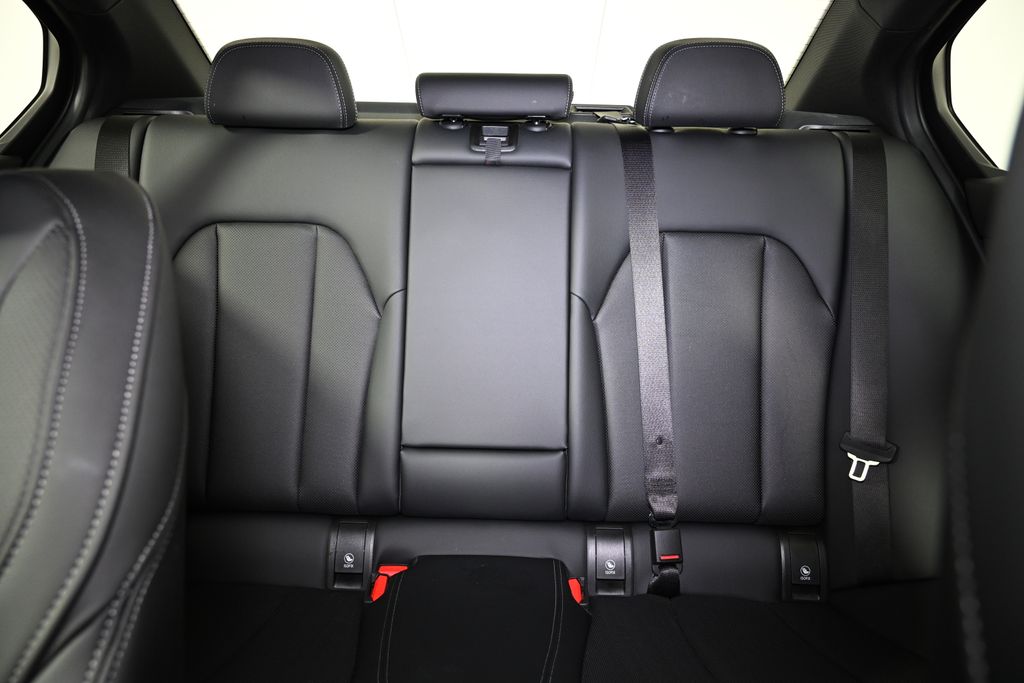 Thumbnail: 2023 BMW 3 Series - 25