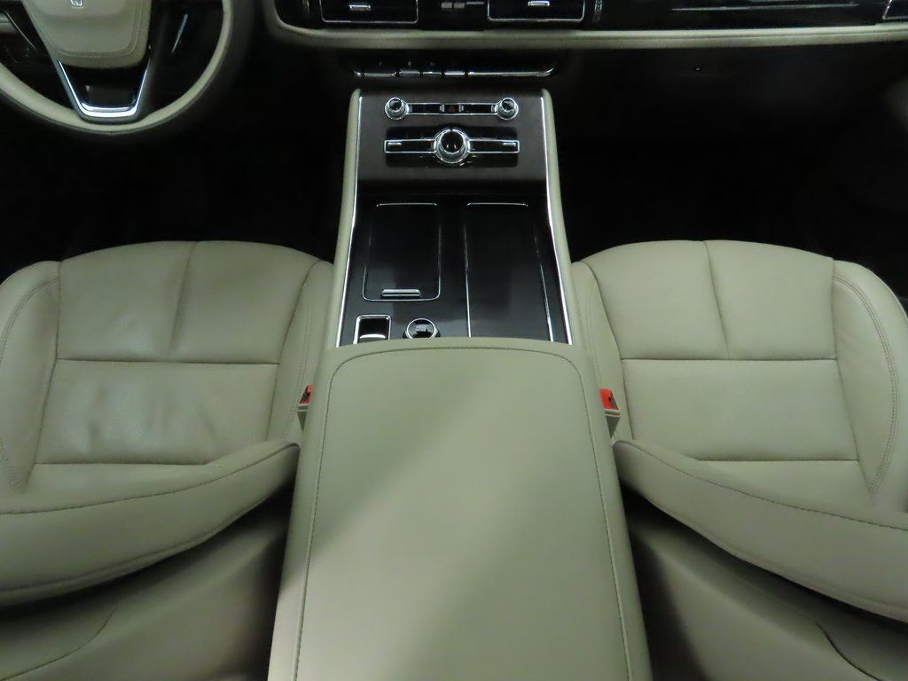 Thumbnail: 2022 Lincoln Aviator - 17