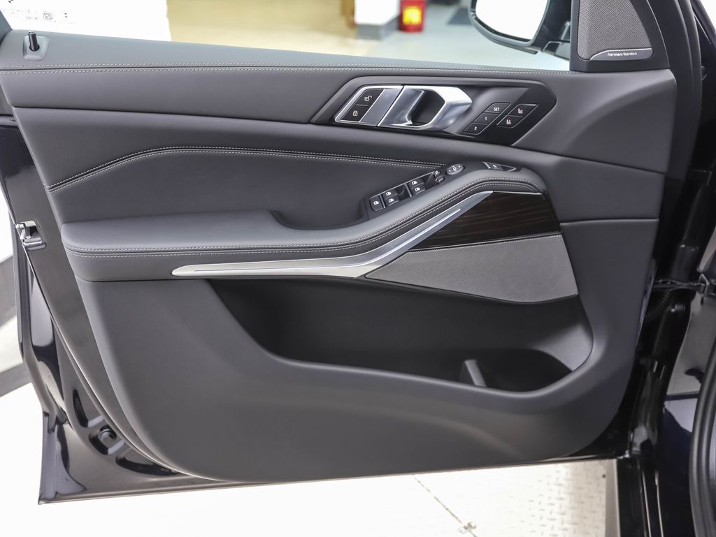 Thumbnail: 2026 BMW X5 - 9