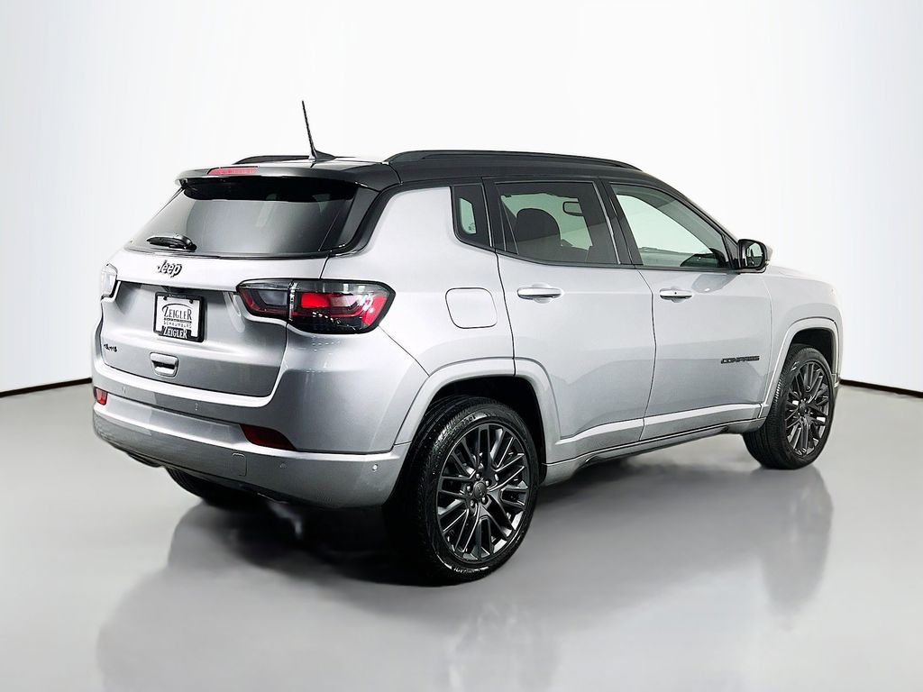 Used 2023 Silver Jeep Limited image 5