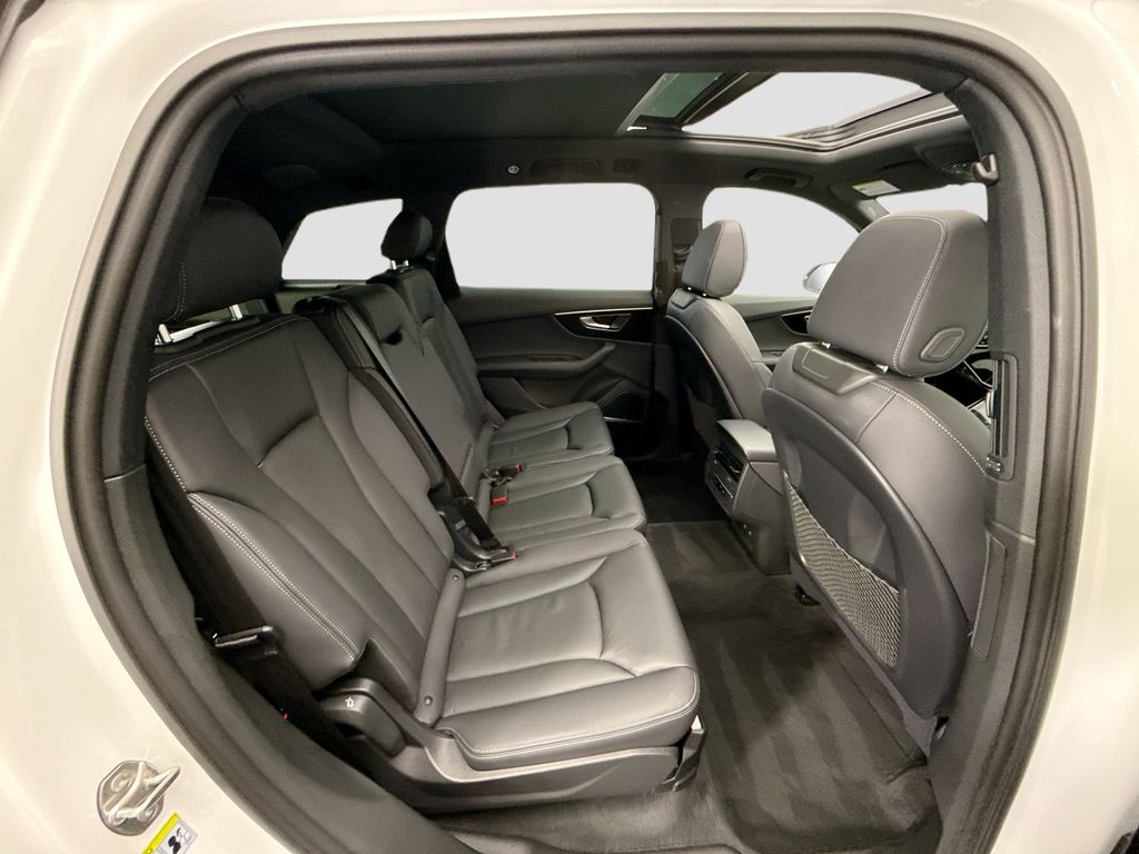 Thumbnail: 2025 Audi Q7 - 21