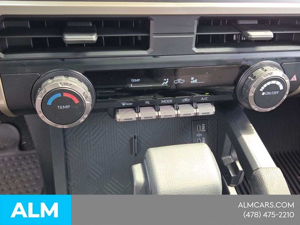 Used 2025  Toyota SR5 image 22