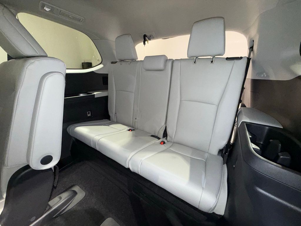 Thumbnail: 2026 Toyota Grand Highlander - 21