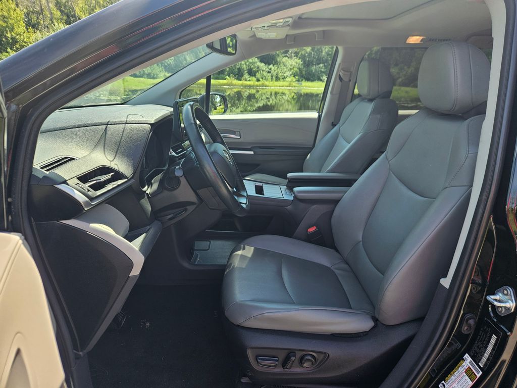 Thumbnail: 2024 Toyota Sienna - 15