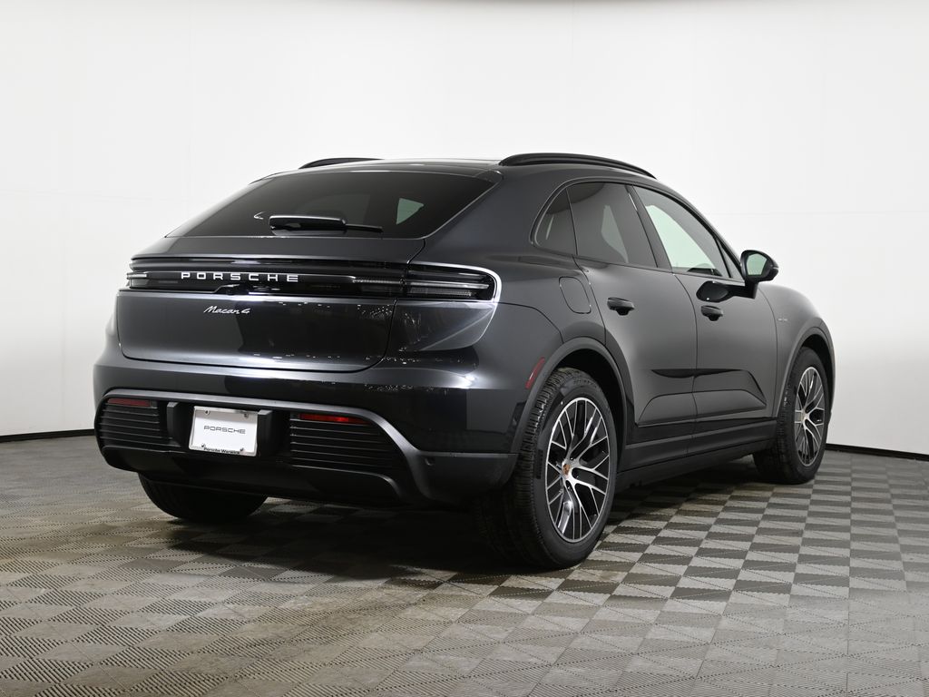 Thumbnail: 2026 Porsche Macan - 7