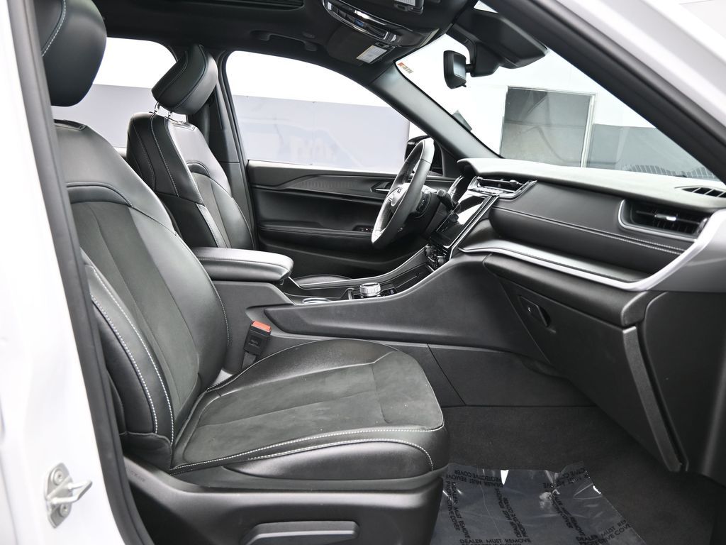 Used 2024 Bright White Clearcoat Jeep Altitude X image 48