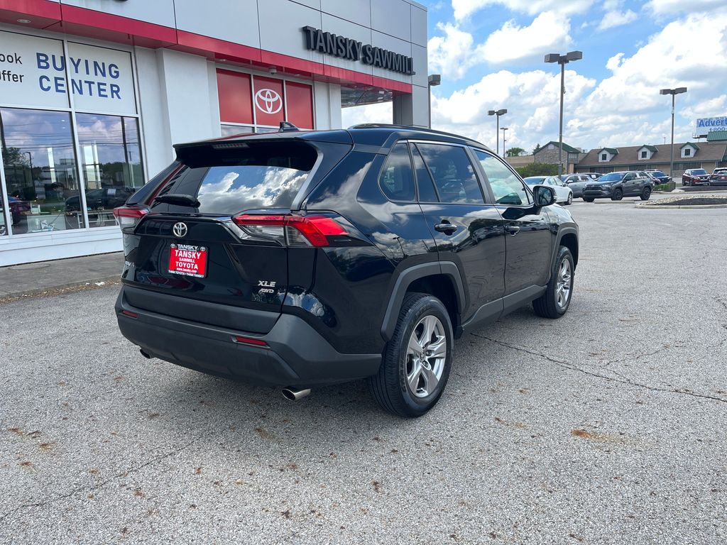 2022 Toyota RAV4 XLE photo
