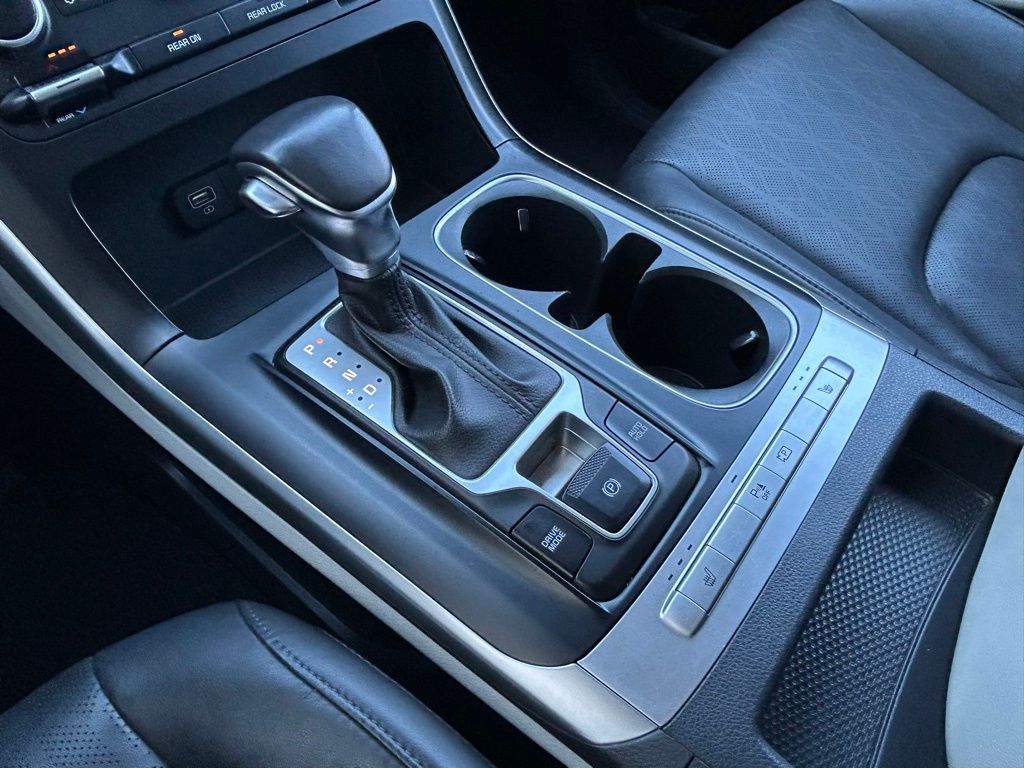 Used 2024 Red Kia LX image 28